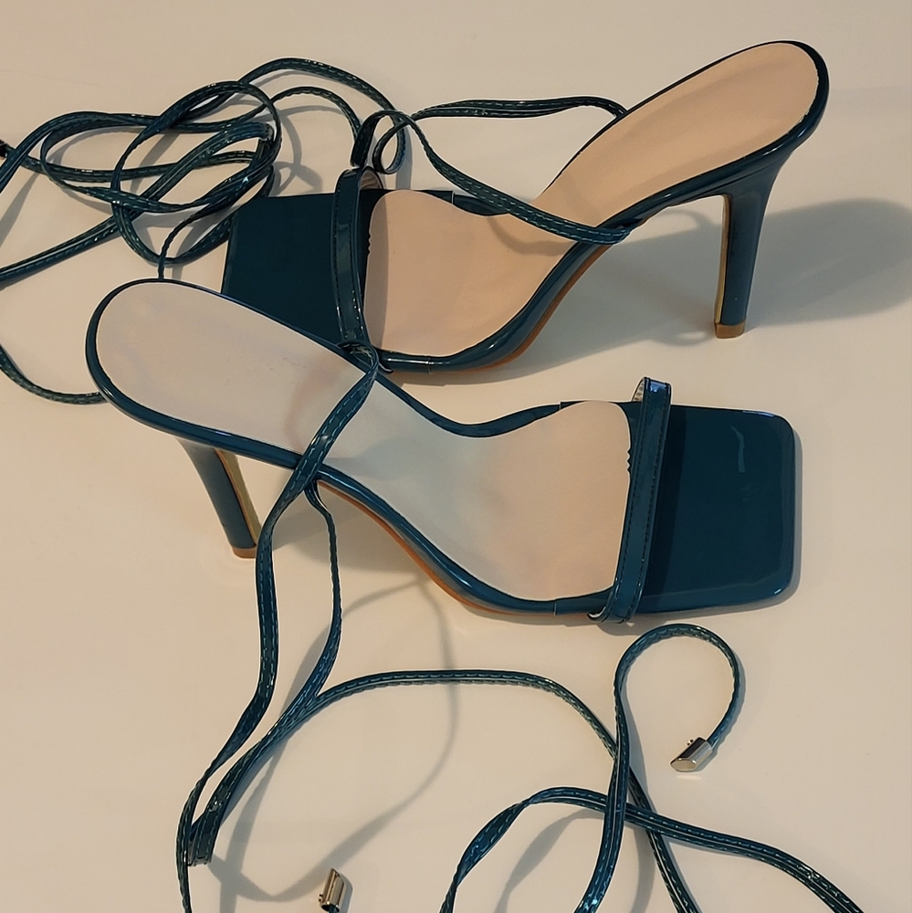 Elegant Teal Strappy 4 Inch  Heels Size 39 Or 8.5 Never Worn